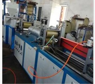 中国 ポリ塩化ビニールは収縮の管の平らな吹かれたフィルムの放出機械5.5KWモーター力を熱します サプライヤー